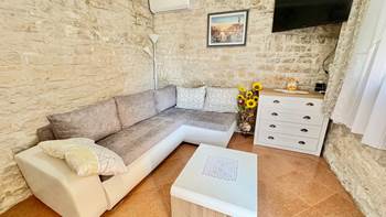 Ferienwohnung für 3 Personen mit Steindetails, Pool, Spielplatz, 1
