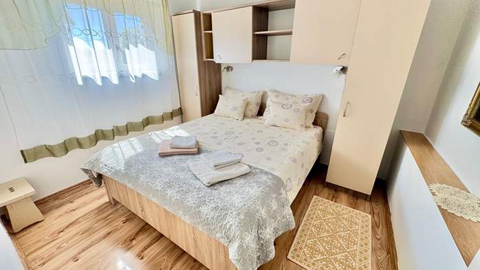Apartman za 3 osobe s kamenim detaljima, bazen, dječje igralište, 7