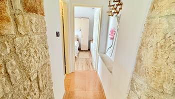 Ferienwohnung für 3 Personen mit Steindetails, Pool, Spielplatz, 6