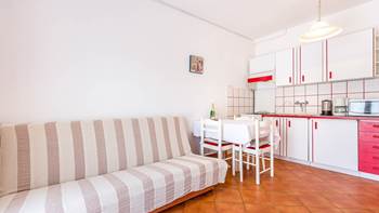 Bright apartment on the ground floor with private terrace, WiFi, 1