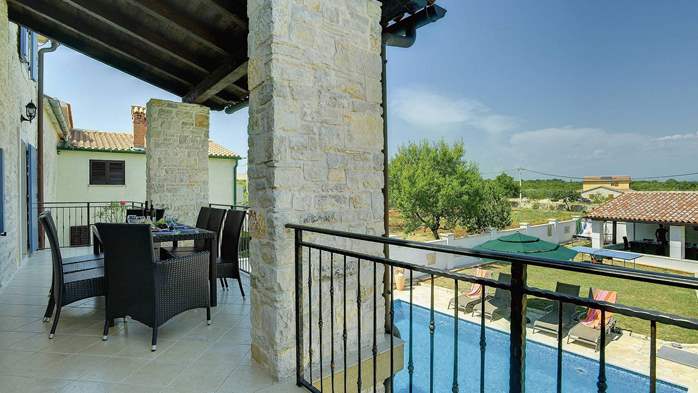 Two villas with two swimming pools and jacuzzi, WiFi, playground, 46