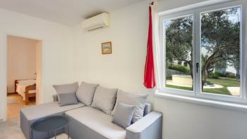 Air-conditioned apartment with private terrace, playground, WiFi, 5