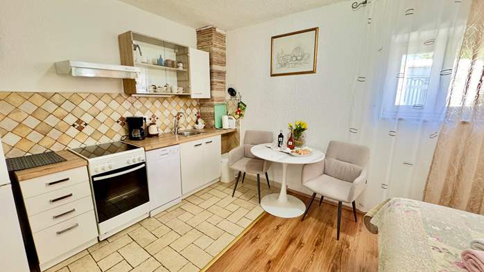 Divan studio apartman za dvoje sa zajedničkim vanjskim bazenom, 1