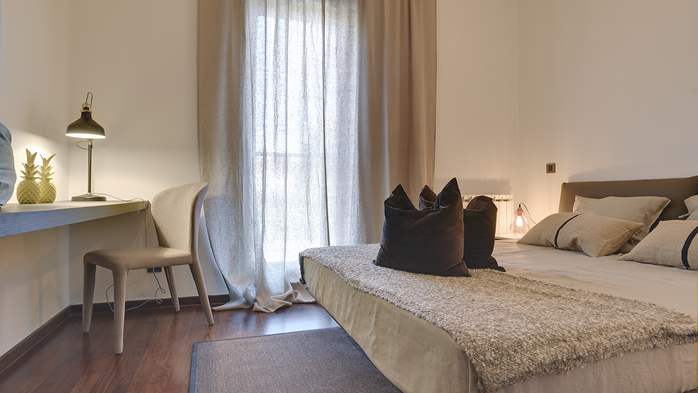 Charming apartment with three bedrooms and terrace in Pula centre, 12