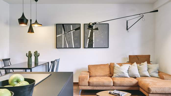 Charming apartment with three bedrooms and terrace in Pula centre, 2