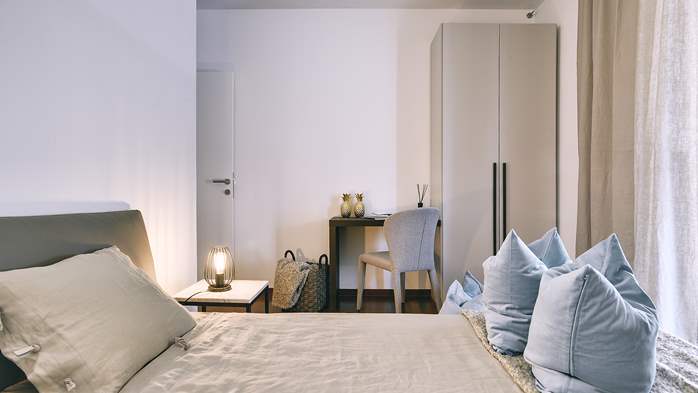 Charming apartment with three bedrooms and terrace in Pula centre, 15