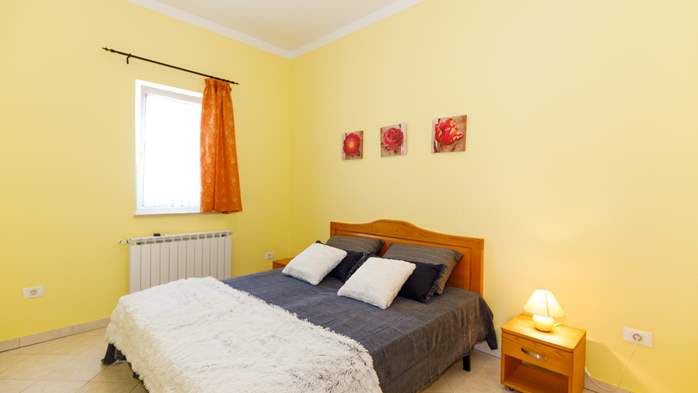 Ground floor apartment with two bedrooms and pool for 5 persons, 6