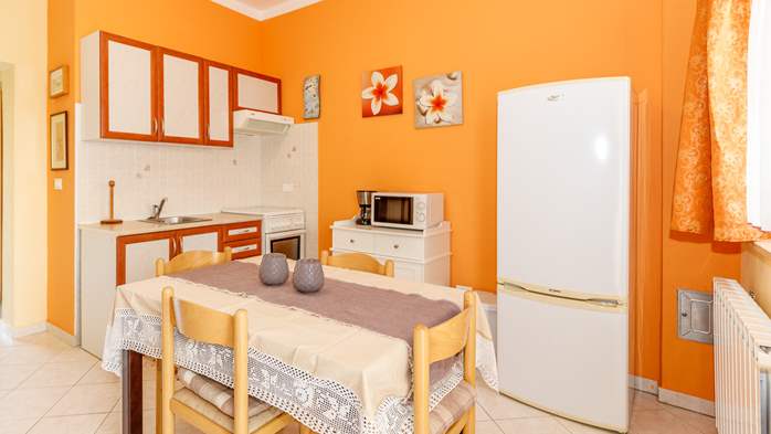 Ground floor apartment with two bedrooms and pool for 5 persons, 2