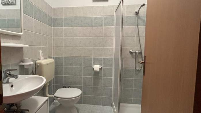 Ground floor apartment with two bedrooms and pool for 5 persons, 10