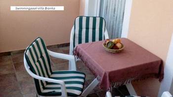 Ground floor apartment with two bedrooms and pool for 6 persons, 8