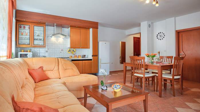 Nice apartment for 5 persons with two bedrooms, terrace, barbecue, 2
