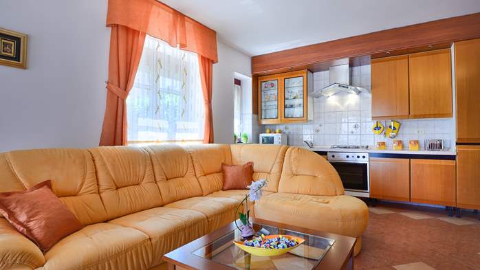 Nice apartment for 5 persons with two bedrooms, terrace, barbecue, 12