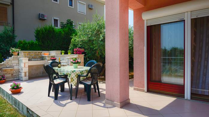 Nice apartment for 5 persons with two bedrooms, terrace, barbecue, 18