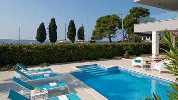 Beautiful, designed apartment with private pool, three bedrooms, 6