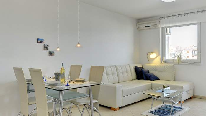 Stylish and luminous apartment with balcony, A/C and WIFI, 1