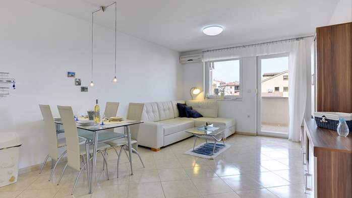 Stylish and luminous apartment with balcony, A/C and WIFI, 6