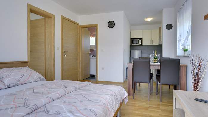 Schön eingerichtetes Apartment mit 1 Schlafzimmer für 2 bis 4 Pax, 6