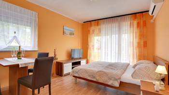 Air conditioned studio apartment at the ground floor for 2 people, 1