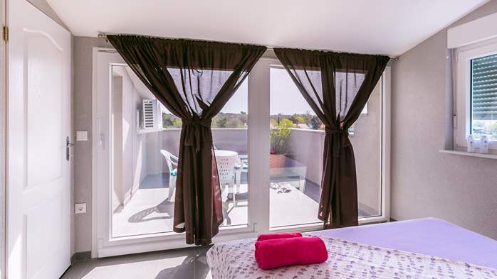 Kleine, schöne, klimatisierte Wohnung mit Balkon für 5 Personen, 10