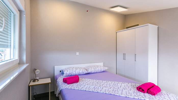 Kleine, schöne, klimatisierte Wohnung mit Balkon für 5 Personen, 9