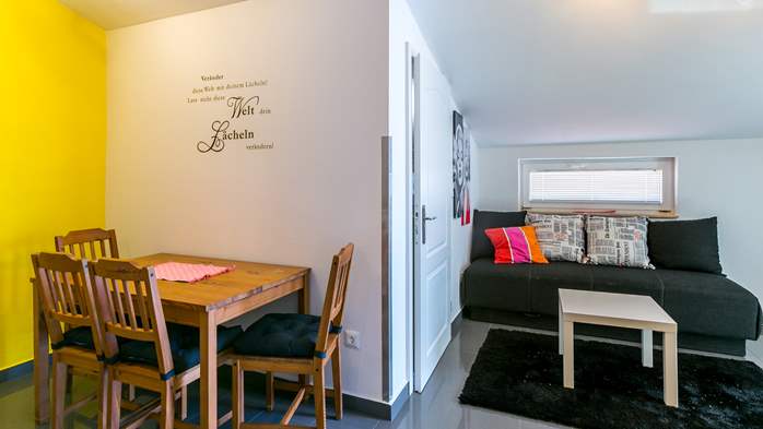 Kleine, schöne, klimatisierte Wohnung mit Balkon für 5 Personen, 3