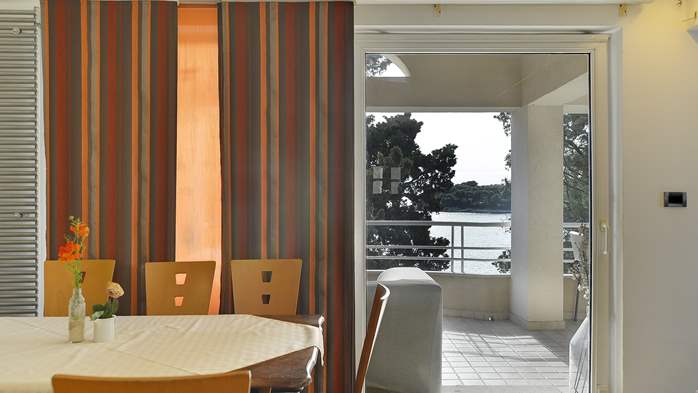 Spacious apartment in Pula close to the sea, with WiFi and SAT-TV, 9