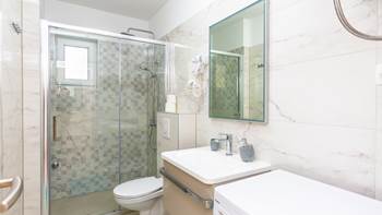 Prostran apartman za 8 osoba s četiri spavaće sobe, tri kupaonice, 7