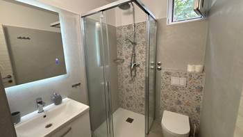 Prostran apartman za 8 osoba s četiri spavaće sobe, tri kupaonice, 10