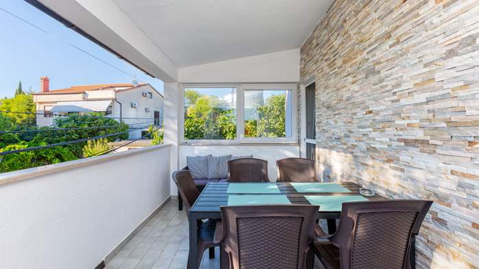 Helles Apartment mit farbenfrohen Details für 4 Personen und WLAN, 10