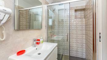 Svijetao apartman sa šarenim detaljima za 4 osobe, besplatni WiFi, 6