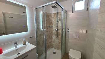 Svijetao apartman sa šarenim detaljima za 4 osobe, besplatni WiFi, 9