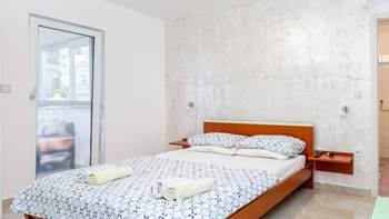 Svijetao apartman sa šarenim detaljima za 4 osobe, besplatni WiFi, 8