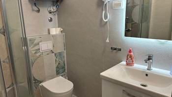 Helles Apartment mit farbenfrohen Details für 4 Personen und WLAN, 7