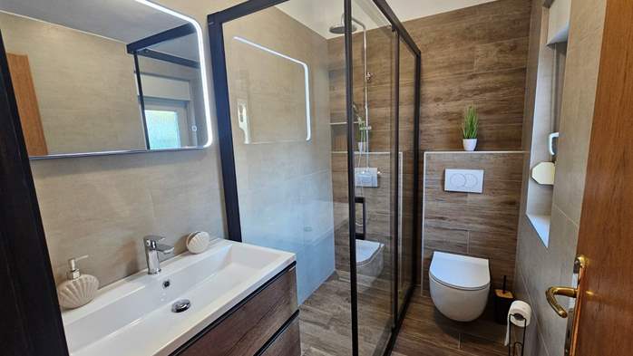 Klimatizirani apartman za 4 osobe s dvije spavaće sobe, parking, 11