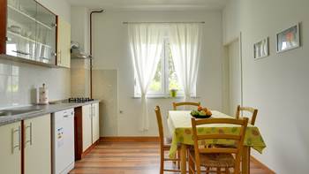 Bright and spacious apartment for up to 8 persons, free WiFi, 4