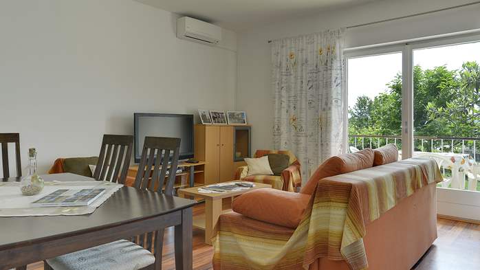 Helles und geräumiges Apartment für bis zu 8 Personen, WLAN, 1