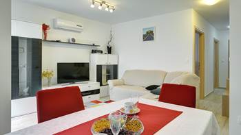 Nice air-conditioned apartment for 4 people, with private terrace, 5