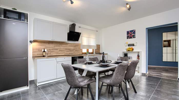 Charming house with swimming pool and garden for up to 6 people, 18