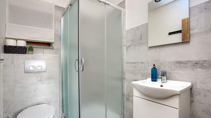 Charming house with swimming pool and garden for up to 6 people, 33