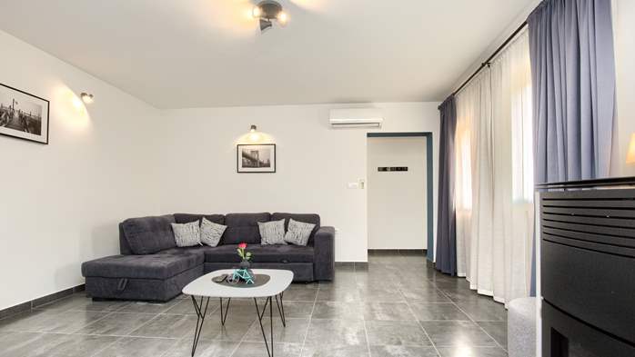 Charming house with swimming pool and garden for up to 6 people, 16