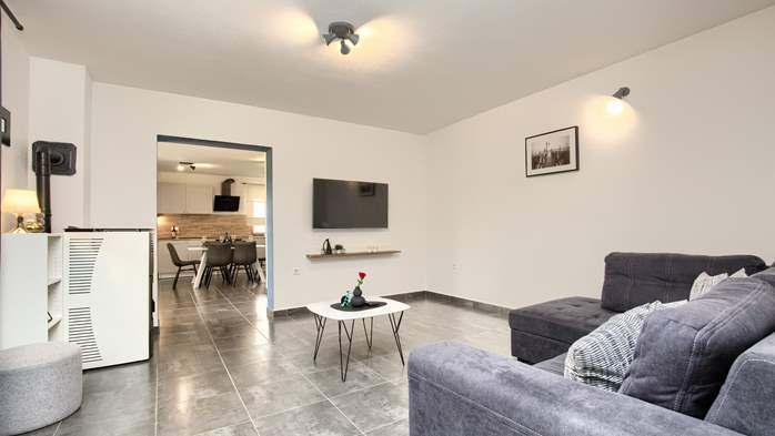 Charming house with swimming pool and garden for up to 6 people, 15