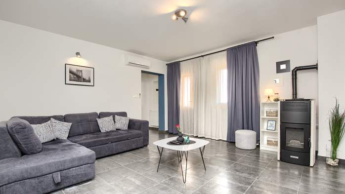 Charming house with swimming pool and garden for up to 6 people, 14