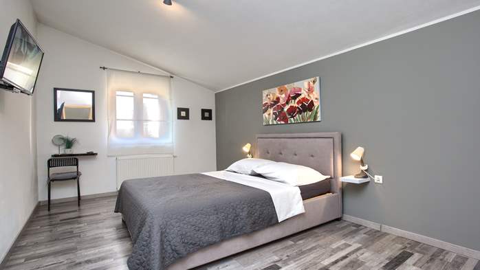 Charming house with swimming pool and garden for up to 6 people, 26