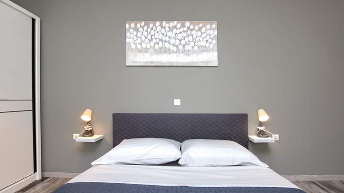 Charming house with swimming pool and garden for up to 6 people, 30