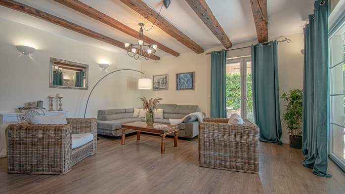 Schöne Villa mit privatem Pool, Whirlpool und Spielplatz, 14