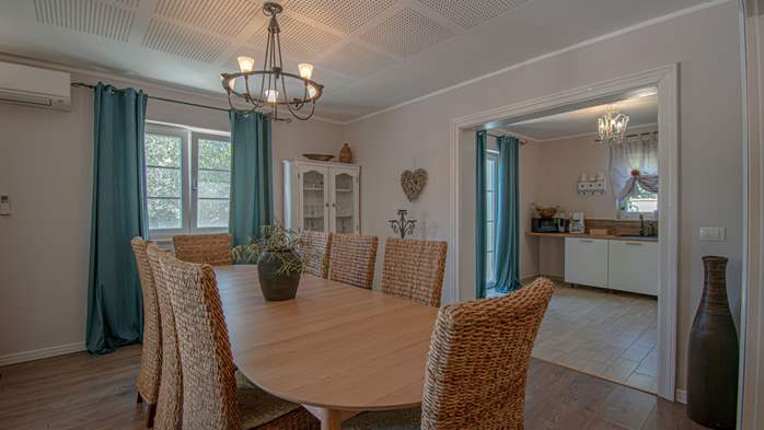 Schöne Villa mit privatem Pool, Whirlpool und Spielplatz, 11