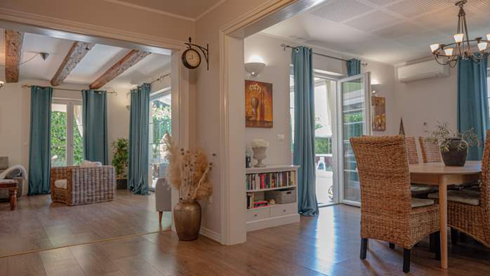 Schöne Villa mit privatem Pool, Whirlpool und Spielplatz, 13