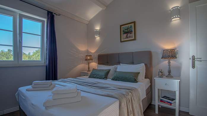 Schöne Villa mit privatem Pool, Whirlpool und Spielplatz, 23