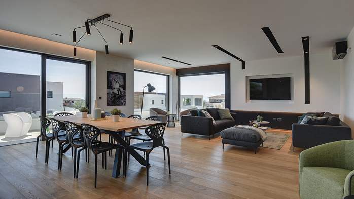 Exquisite villa for 12 people with private pool and Finnish sauna, 13