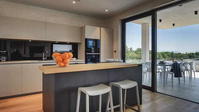 Exquisite villa for 12 people with private pool and Finnish sauna, 18